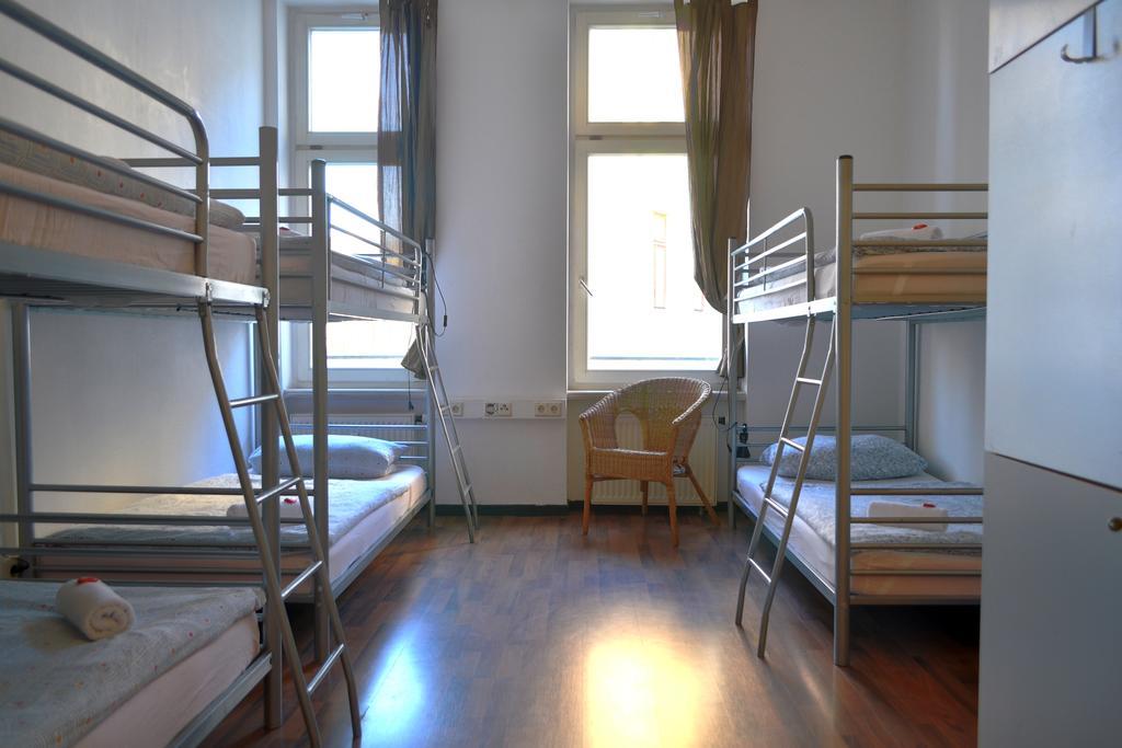 Oskars Absteige Hostel Лайпциг Стая снимка